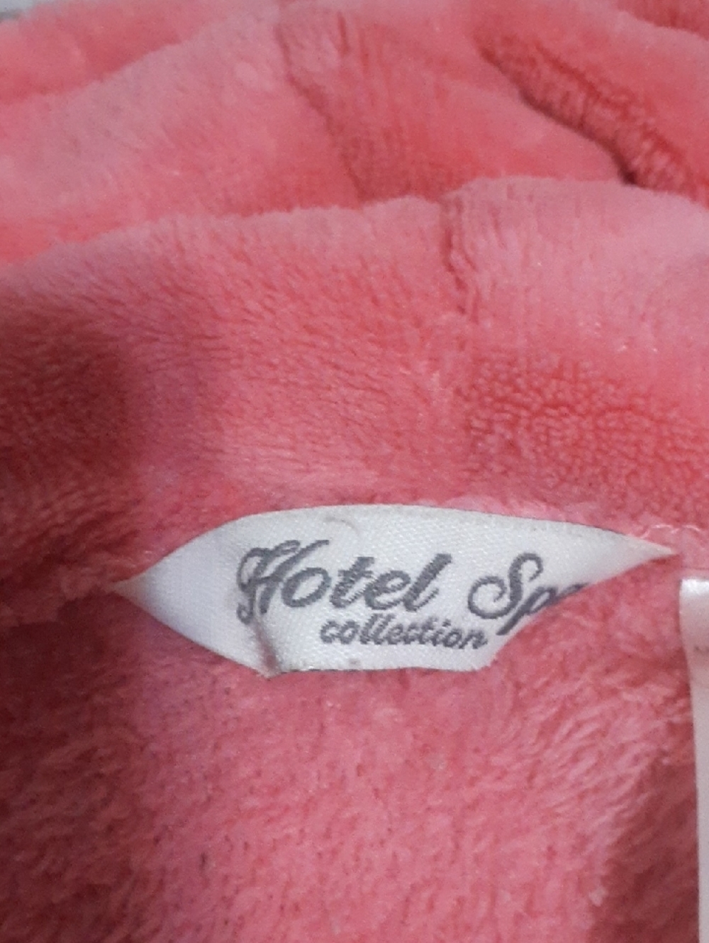 Hotel Spa Collection Plush Pink Robe - Picture 2 of 4
